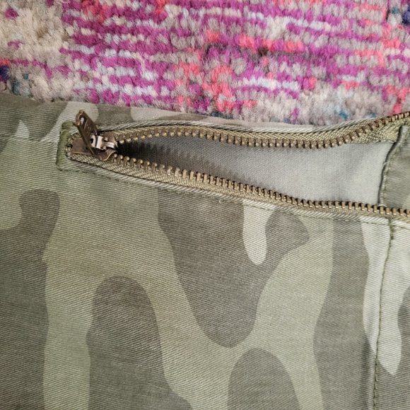 Banana Republic heritage Green Camoflauge Jeans, Size 25 - Picture 6 of 8